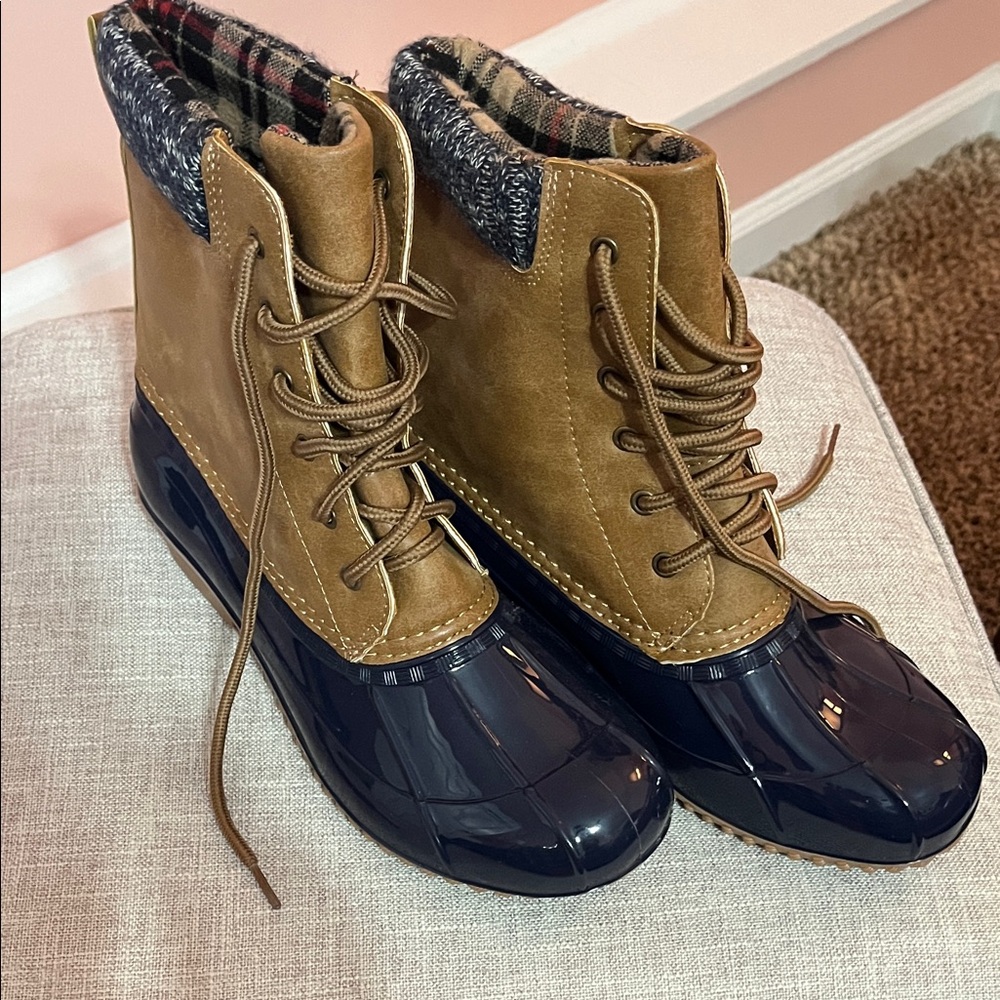 JustFab Brown and Blue Winter Boots